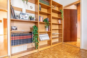 Interior - Vienna's Finest: Spacious Apt. w/2+1 Configuration (Vienna)