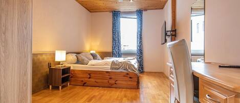 2 habitaciones, tabla de planchar con plancha, wifi y ropa de cama