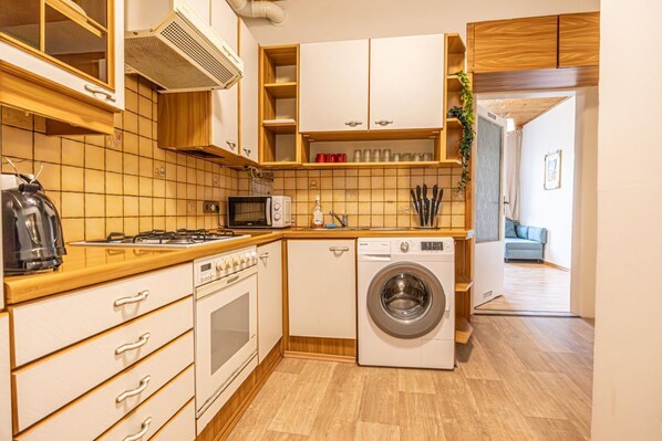 Microwave, oven, stovetop, coffee/tea maker