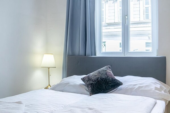 1 室のベッドルーム、WiFi、ベッドシーツ