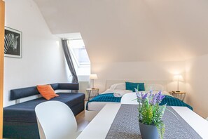 2 chambres, fer et planche à repasser, Wi-Fi, draps fournis
