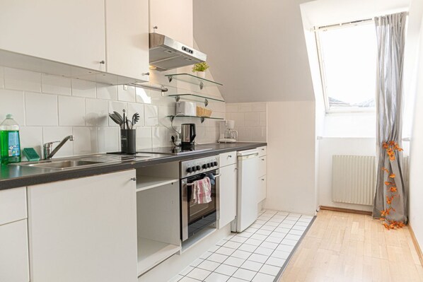 Fridge, microwave, oven, stovetop