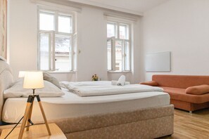 1 habitación, tabla de planchar con plancha, wifi y ropa de cama 