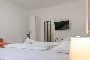 1 habitación, tabla de planchar con plancha, wifi y ropa de cama 