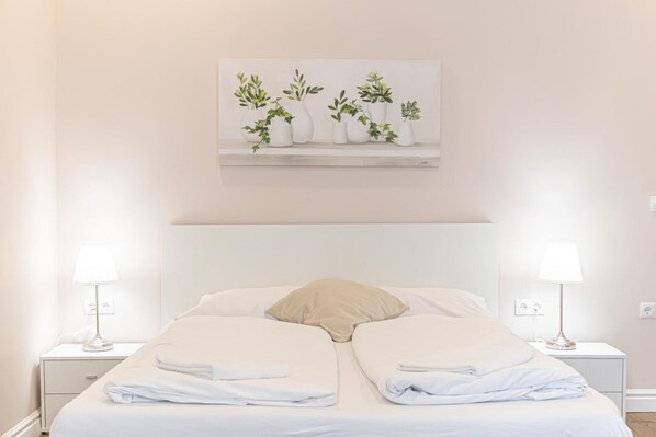 1 bedroom, WiFi, bed sheets
