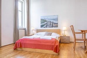 2 bedrooms, iron/ironing board, WiFi, bed sheets - Central 2BR Apartment by Wiener Stadthalle (Vienna)
