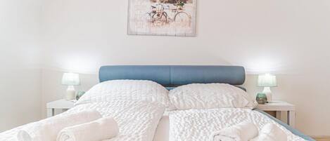 2 chambres, fer et planche à repasser, Wi-Fi, draps fournis