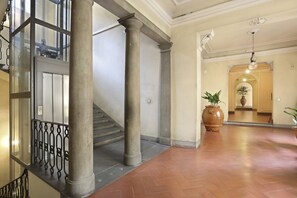 Interior - Lemon Tree One Bedroom with Balcony (Florence)
