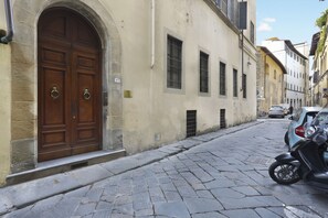 Exterior detail - Lemon Tree One Bedroom with Balcony (Florence)