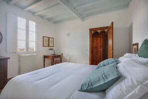1 chambre, bureau, fer et planche à repasser, Wi-Fi