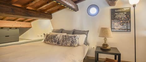 1 camera, ferro/asse da stiro, Wi-Fi, lenzuola