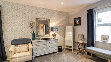 4 bedrooms, individually decorated, individually furnished, free WiFi