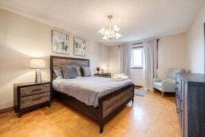 4 bedrooms, desk, iron/ironing board, free WiFi