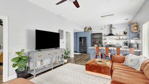 Smart TV, books - Cactus Casa |walk to coffee shop! (Paso Robles)