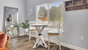 Dining - Cactus Casa |walk to coffee shop! (Paso Robles)