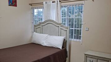 2 bedrooms, desk, iron/ironing board, free WiFi