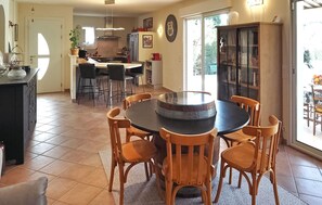 Dining - Cozy home in Maussane Les Alpilles (Maussane Les Alpilles)