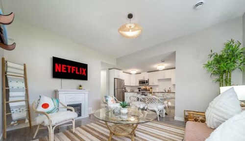 BoHo Chic Suite - Long Stays - Fireplace - Garage
