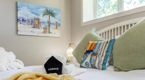 2 bedrooms, iron/ironing board, free WiFi, bed sheets - BoHo Chic Suite - Long Stays - Fireplace - Garage
 (Edmonton)