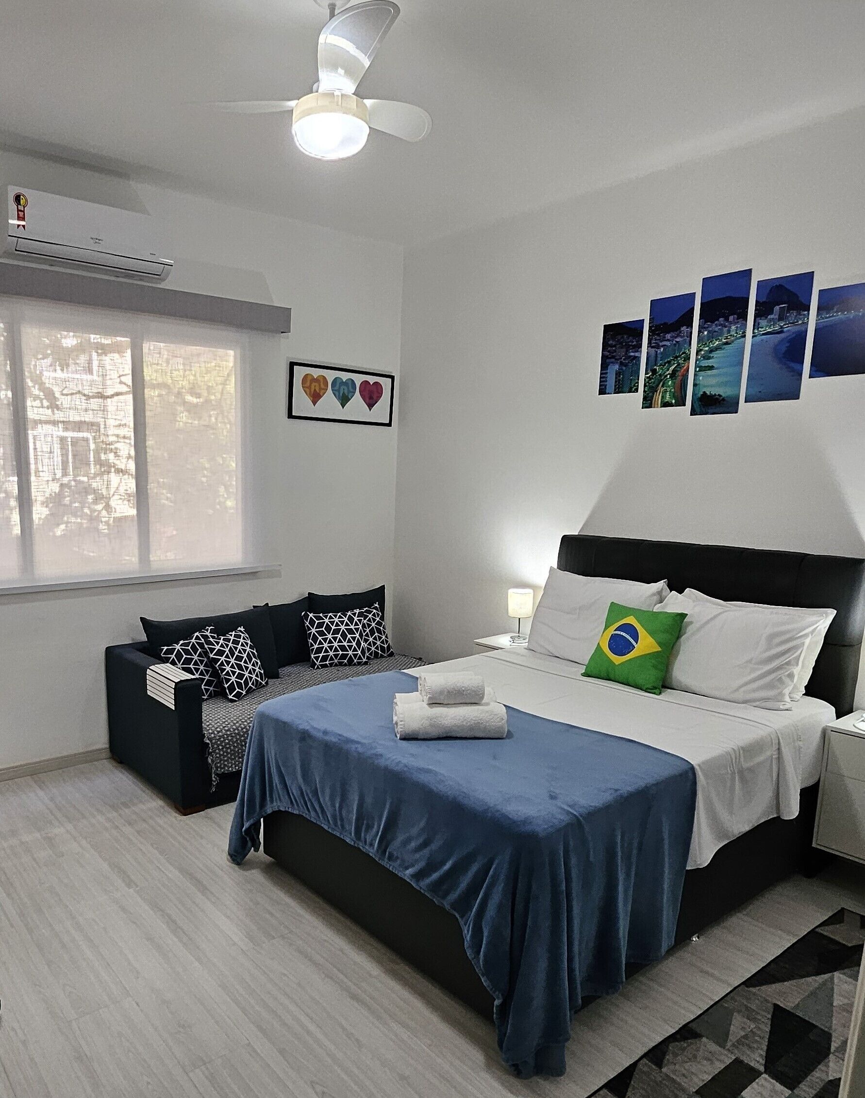1 quarto, cofres nos quartos, escrivaninha