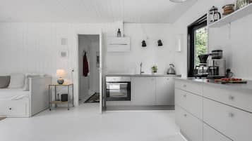 Coffee/tea maker, fridge, stovetop, dishwasher