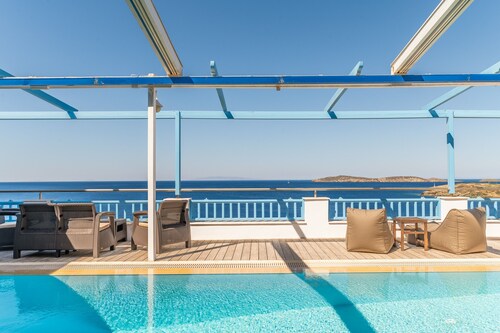 Villa "Blue Waves View Andros" mit Meerblick, privatem Pool & WLAN