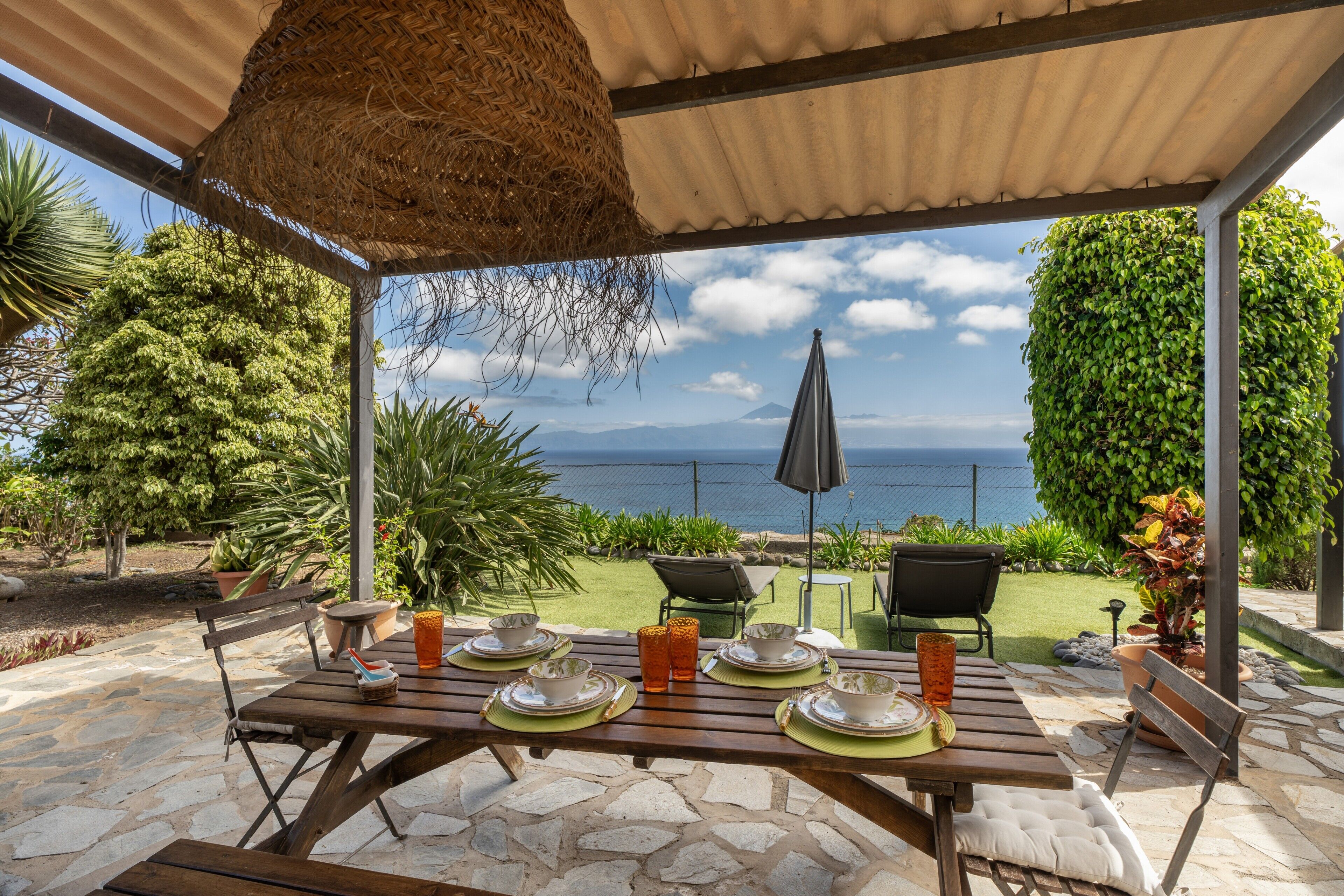 屋外ダイニングエリア