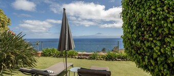 Holiday Home 'Casa La Bobadilla' with Sea View, Private Terrace and Wi-Fi