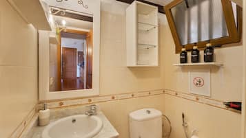 Dusj, hårføner og håndklær