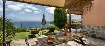 Holiday Home 'Casa La Bobadilla' with Sea View, Private Terrace and Wi-Fi