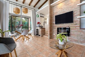 Dining - Holiday Home 'Valle De Los Sueños' with Mountain Views, Wi-Fi & Air Conditioning (Canyelles)