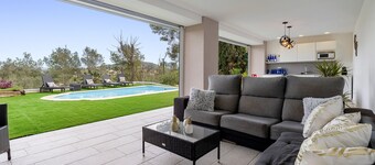 Holiday Home 'Valle De Los Sueños' with Mountain Views, Wi-Fi & Air Conditioning