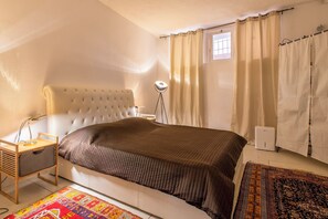 2 bedrooms, iron/ironing board, free WiFi, bed sheets - Apartment 'The Bar 2 Live In' with Wi-Fi (Chiaramonti)