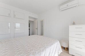 2 bedrooms, bed sheets