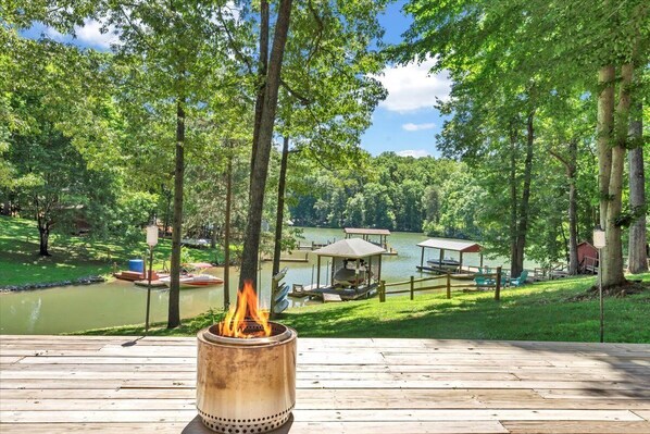 Terrace/patio - Lake Front, Private Dock (Moneta)