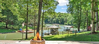 Chez At At - Lake Front & Private Dock
