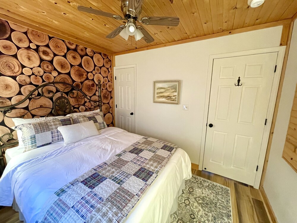 New Listing! Cozy Cabin Riverside Retreat in historic downtown Hardy