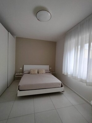 2 bedrooms, iron/ironing board, free WiFi