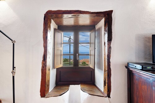 Holiday Home 'Casa Rural Los Llanillos' with Sea View, Private Terrace and Wi-Fi