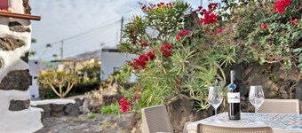 Holiday Home 'Casa Rural Los Llanillos' with Sea View, Private Terrace and Wi-Fi