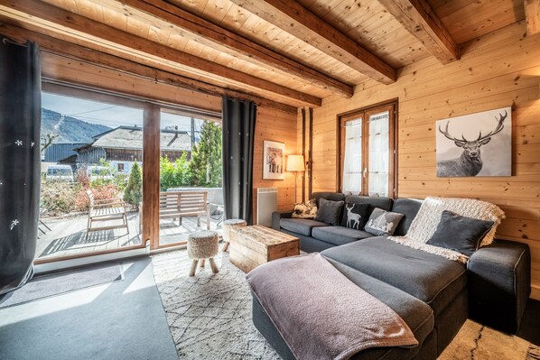 TV, lettore DVD, impianto stereo