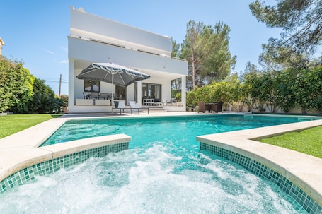 Piscine. Villa "The Tower" avec piscine privée, Wi-Fi et climatisation