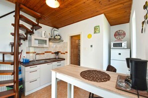 Fridge, stovetop, coffee/tea maker, cookware/dishes/utensils