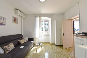 TV - Holiday apartment with air conditioning (Rabac)