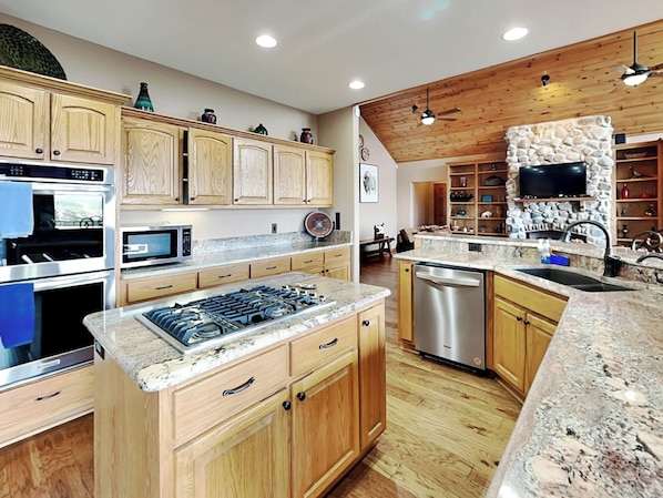 House (4 Bedrooms) | Property amenity