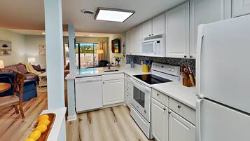 Condo, Multiple Beds, Pool Access, Pool View | Private kitchen | Fridge, microwave, oven, stovetop
