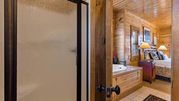 Studio (4 Bedrooms) | Property amenity