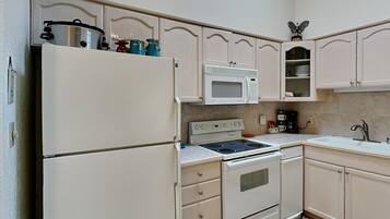 Condo, Multiple Beds, Pool Access | Private kitchen | Fridge, microwave, oven, stovetop