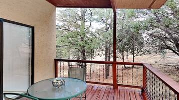 Kondominium, Beberapa Tempat Tidur, akses ke kolam renang | Tempat makan outdoor