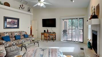 Kondominium, Beberapa Tempat Tidur, akses ke kolam renang | Area keluarga | TV dan perapian